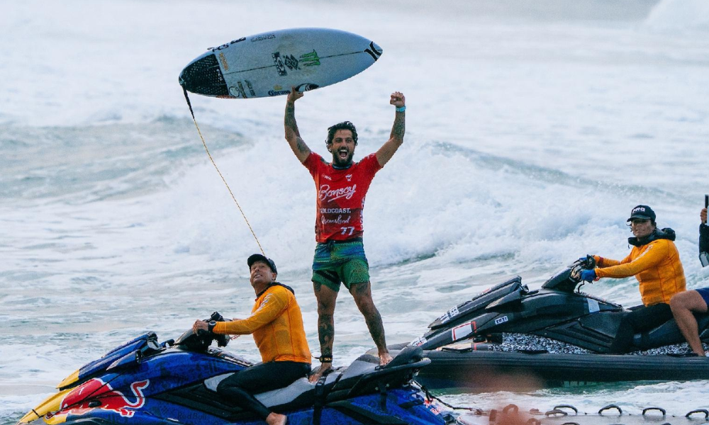 Filipe Toledo celebra vitória no Bonsoy Gold Coast Pro