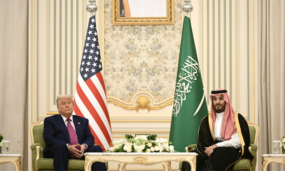 Trump rebate críticas e afirma que seria estúpido recusar o avião do Catar