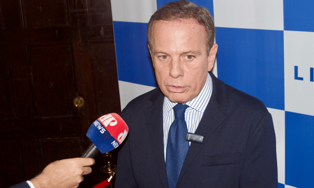 João Doria declara apoio a Flávio Bolsonaro no segundo turno