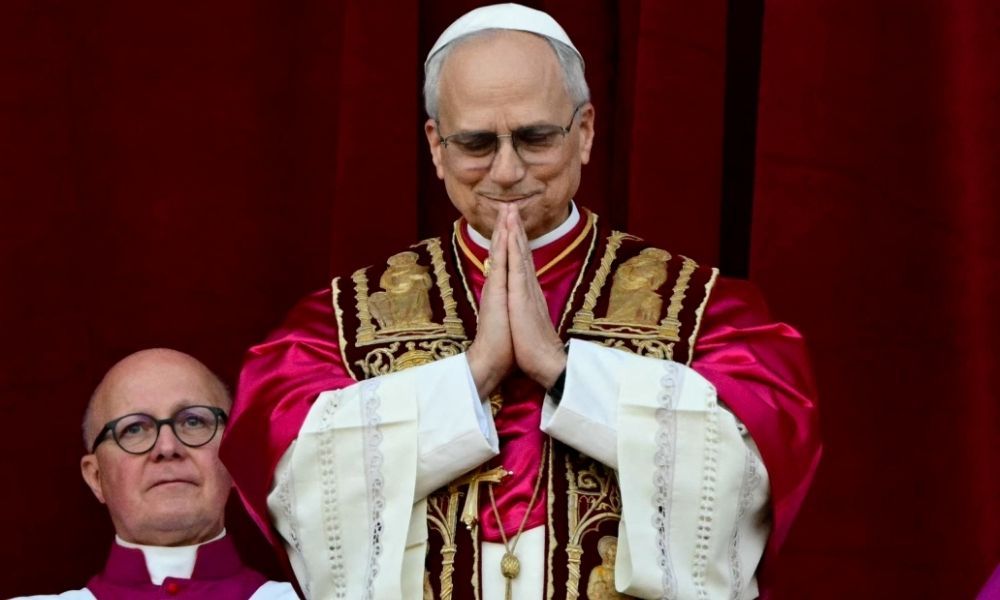 Papa Leão XIV tem ‘melhora constante’ após cirurgia para retirar tumor, diz Vaticano