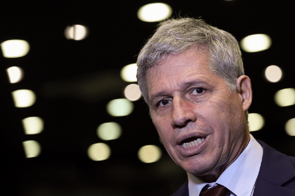 MST pressiona para que Lula demita Paulo Teixeira