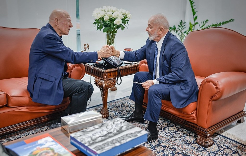 ‘Se não o maior, um dos maiores e melhores fotógrafos que o mundo já produziu’, diz Lula sobre Sebastião Salgado