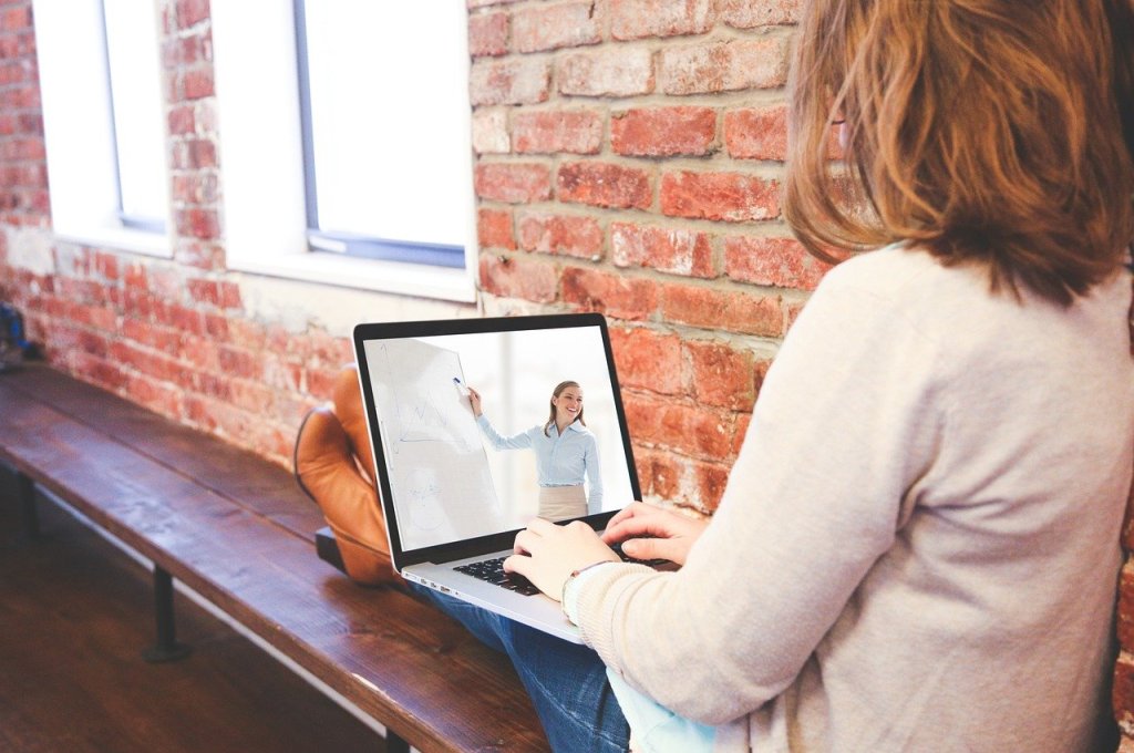 Aprendemos mais do EAD ou presencial? Quais serão os impactos nos cursos superiores de TI?