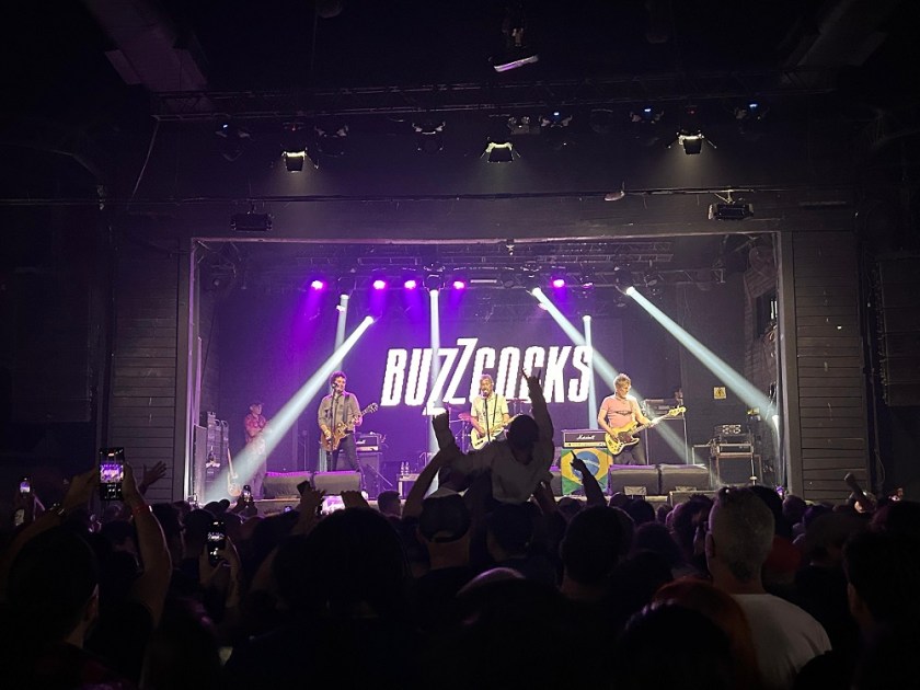 Show da banda punk Buzzcocks no Carioca Club, em Pinheiros, zona oeste de São Paulo