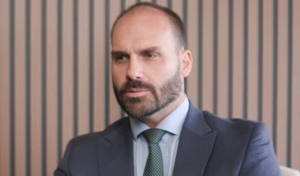 Eduardo Bolsonaro critica Alexandre de Moraes e fala sobre possível candidatura à Presidência