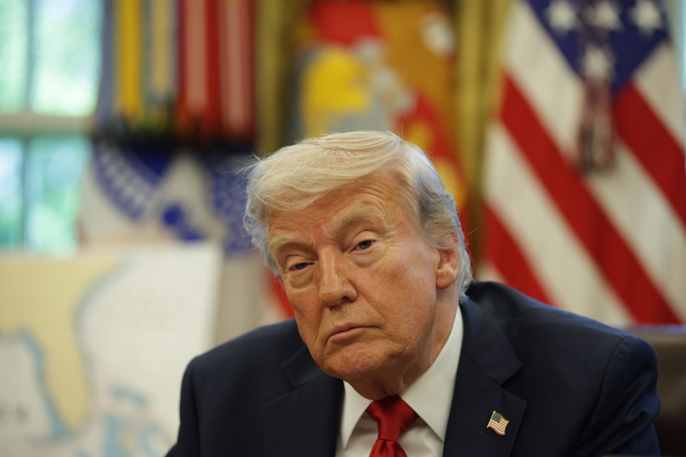 Trump diz que rebeldes huthis do Iêmen ‘se renderam’ e EUA suspenderão bombardeios
