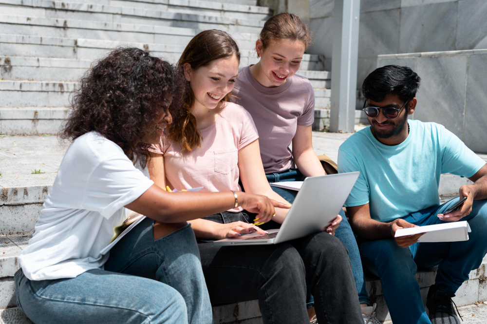 Número de jovens que não estudam nem trabalham cai para o menor nível desde 2019, aponta IBGE