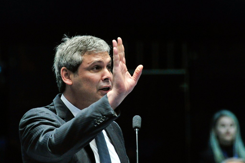 Entenda o pedido do líder do PT para bloquear os bens de Bolsonaro