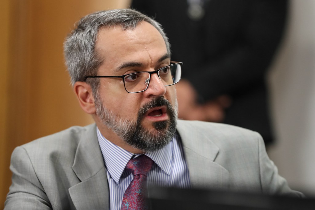 Weintraub critica Bolsonaro após ex-presidente chamar de ‘maluco’ quem pediu intervenção militar: ‘Fui otário’