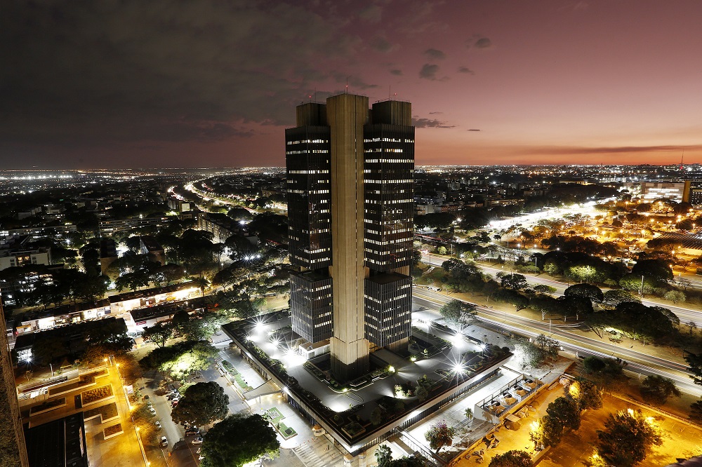 Banco Central projeta inflação fora da meta até 2027