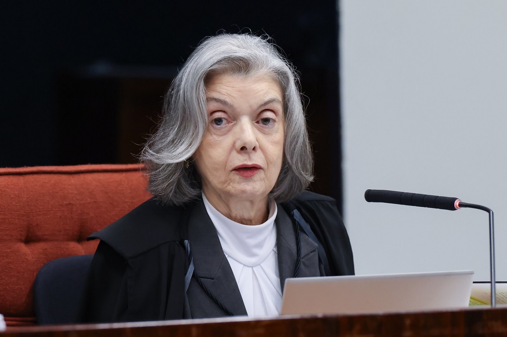 Cármen Lúcia vota por responsabilização das redes e diz que ‘não se pode naturalizar a morte em nome da liberdade’