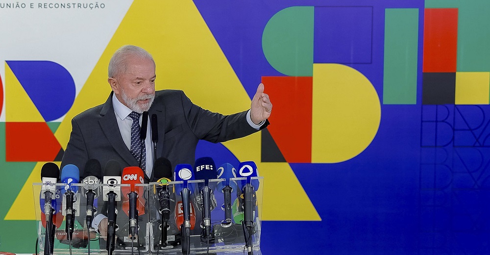 Lula defende Moraes e acusa Eduardo Bolsonaro de ‘terrorismo’