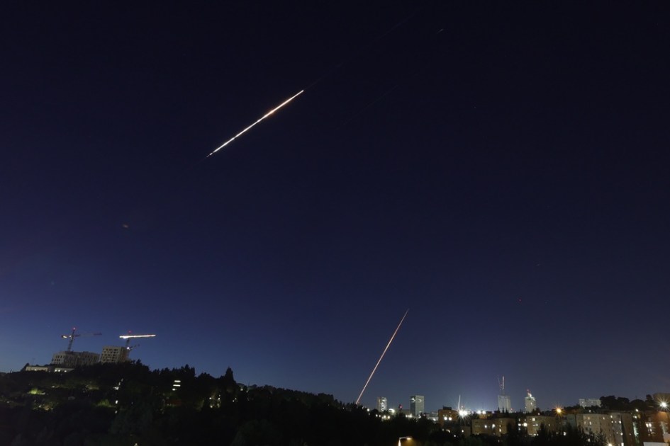 Iran fires missiles at Israel