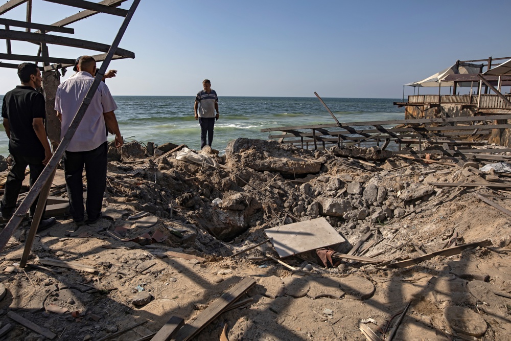 Defesa Civil de Gaza anuncia 21 mortos em bombardeio israelense em área de descanso à beira-mar