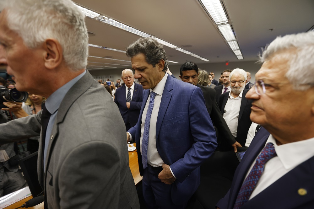 Sessão com Haddad termina em confusão após troca de acusações com Nikolas Ferreira e Carlos Jordy