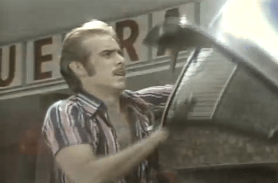 Francisco Cuoco como o taxista Carlão em "Pecado Capital", novela de 1973