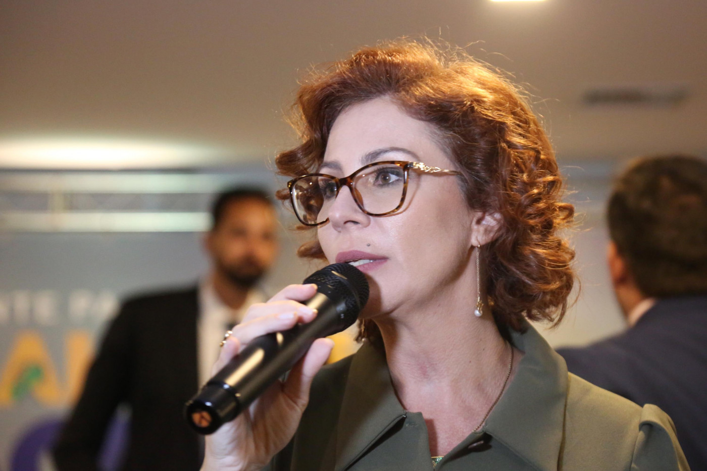 Entenda o que acontece com Carla Zambelli após STF manter condenação a 10 anos de prisão