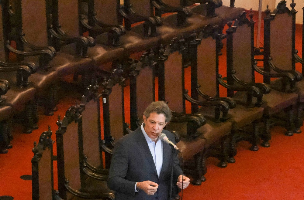 Haddad diz que aceitou Fazenda após Lula reiterar projeto de ‘pobre no Orçamento e rico no IR’