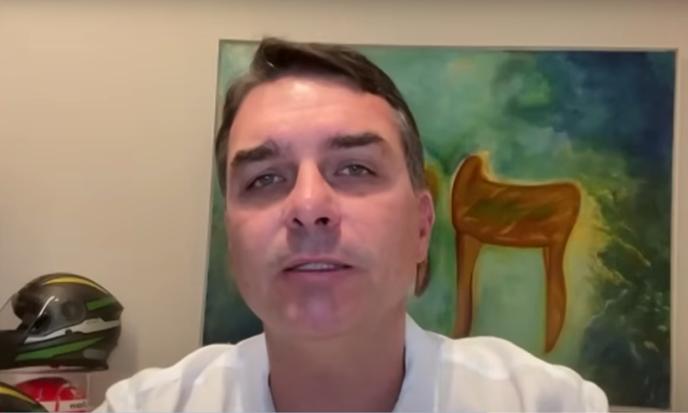 ‘Conseguimos mostrar a grande perseguição que Bolsonaro e aliados estão sofrendo’, diz Flávio Bolsonaro