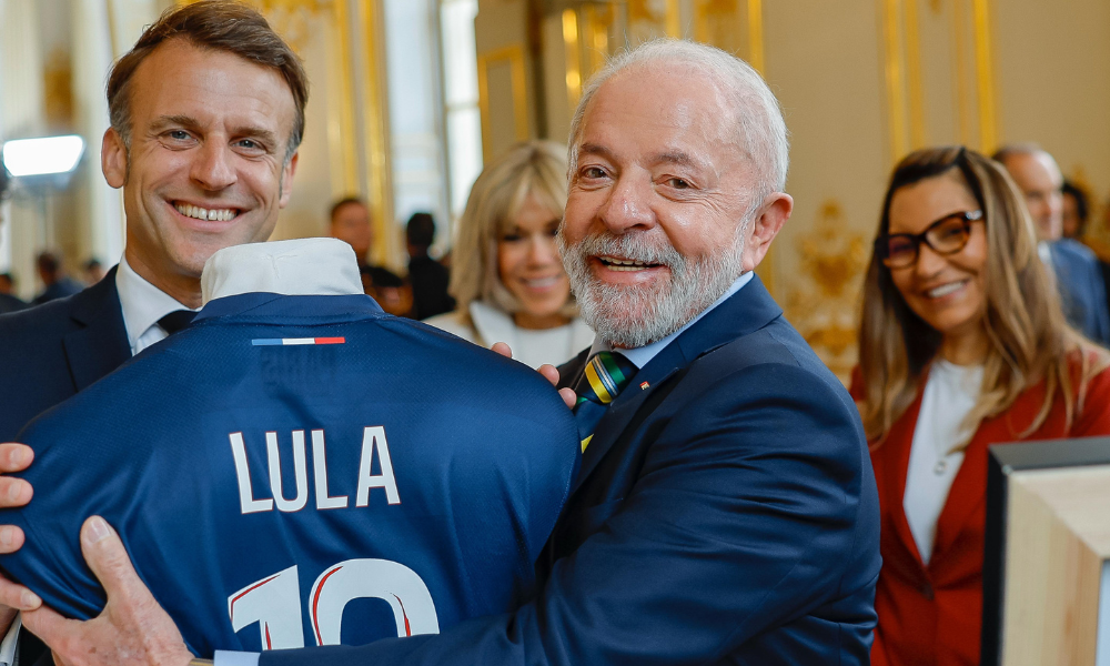 Cerimônia de troca de presentes Presidente da República, Luiz Inácio Lula da Silva e Presidente da França, Emmanuel Macron, durante cerimônia de troca de presentes. Explanada dos Inválidos, Paris - França. Foto: Ricardo Stuckert / PR