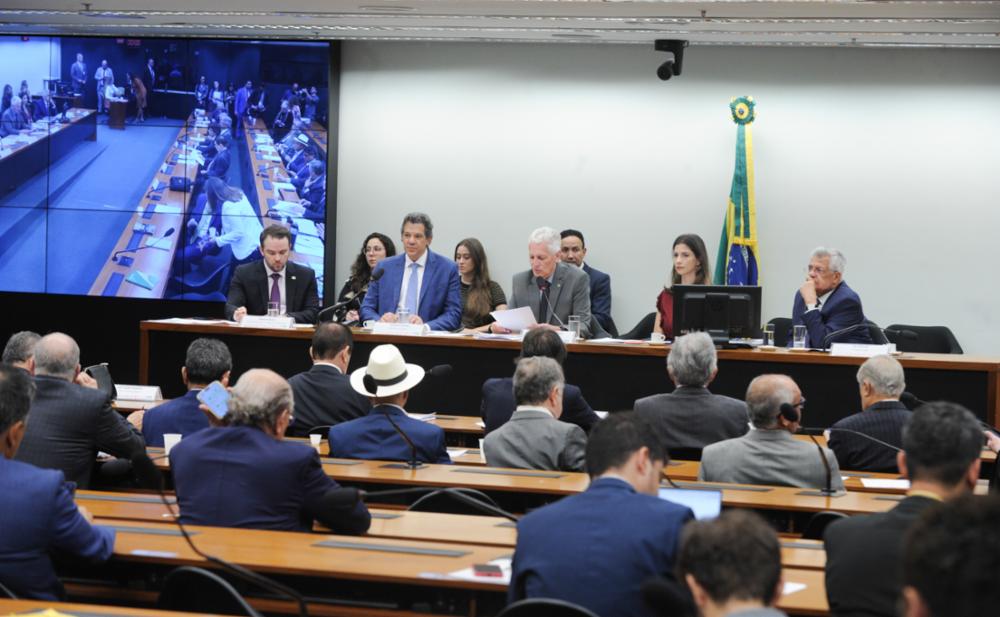 ‘Ainda não vi proposta melhor para o Imposto de Renda’, diz Haddad durante audiência tumultuada na Câmara