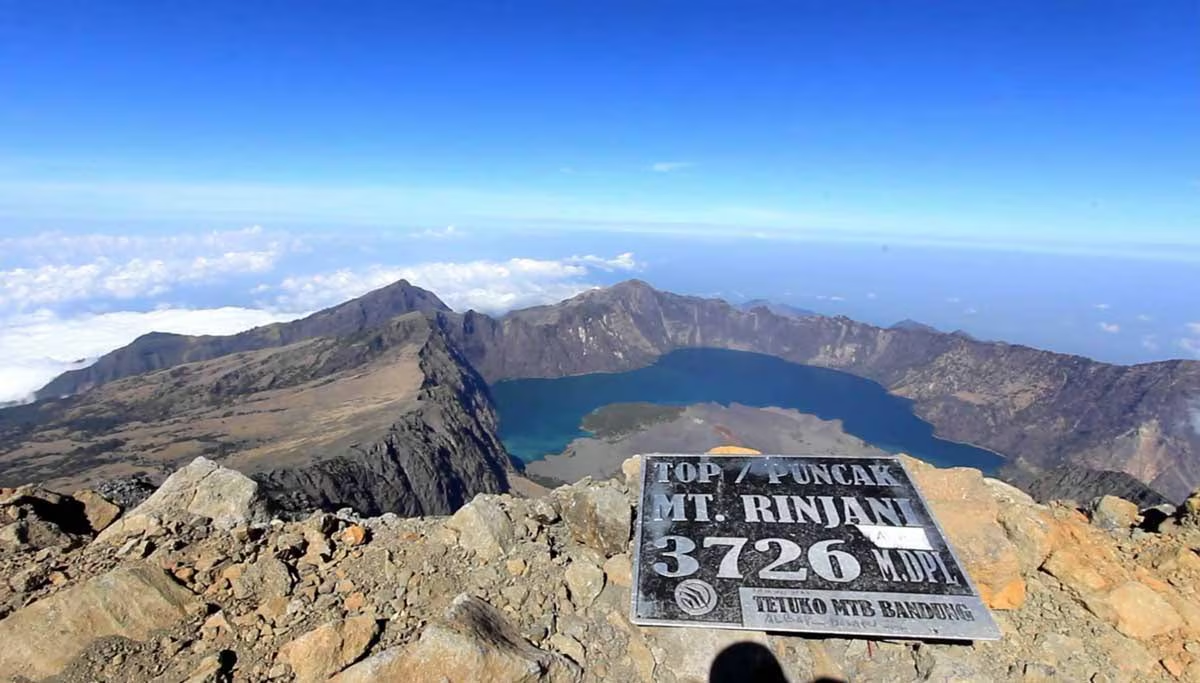 Alpinista é resgatado no Monte Rinjani poucos dias após tragédia com Juliana Marins