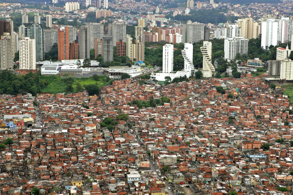 Redução da desigualdade de renda depende da tributação de super rico, diz Fazenda