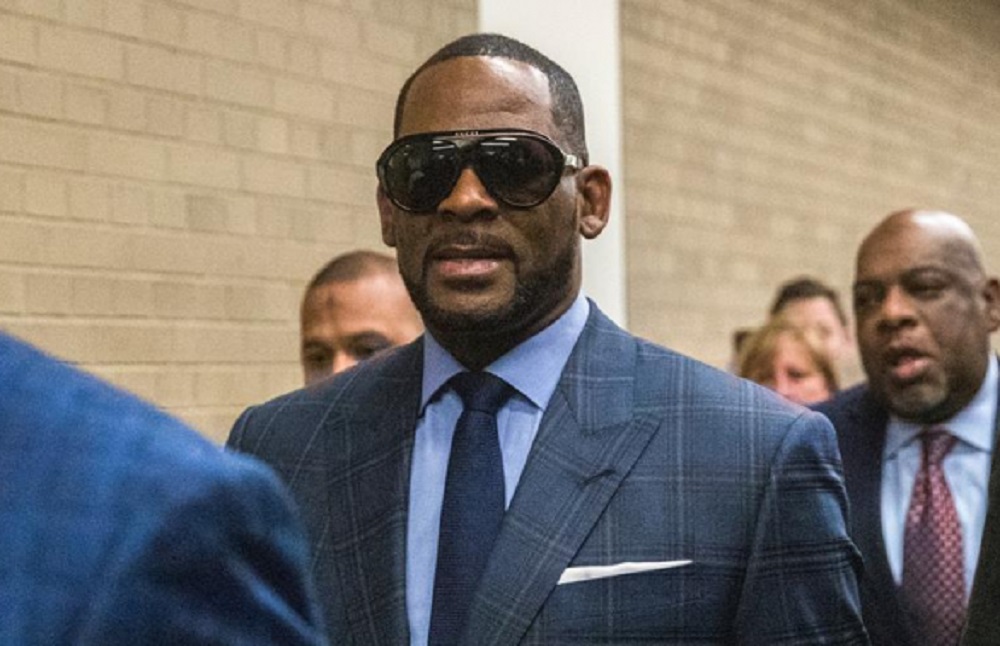 Preso por abuso e tráfico sexual, rapper R. Kelly tem overdose e é hospitalizado