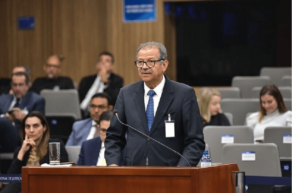 Investigado pelo CNJ, advogado de Filipe Martins lança candidatura ao Senado