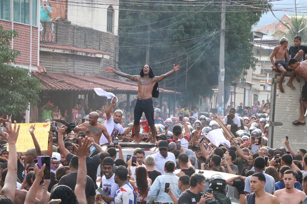 Após prisão, MC Poze do Rodo lança clipe e pede fim de ‘perseguição’; assista