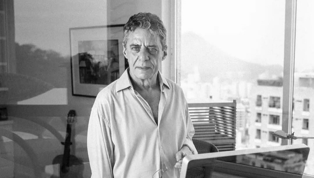 Chico Buarque recebe alta após cirurgia no crânio
