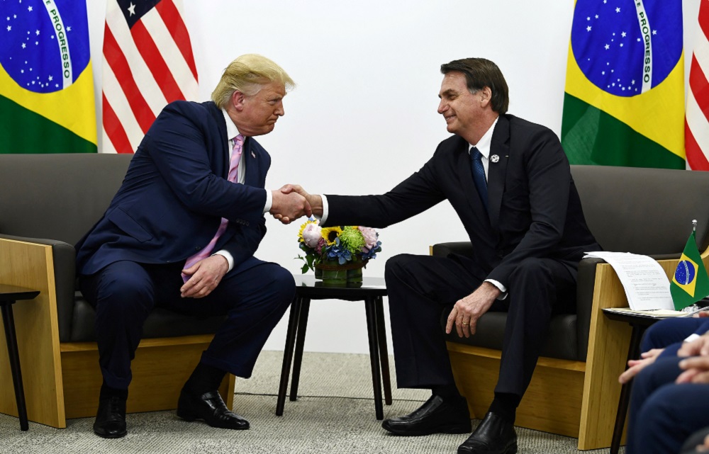 Trump acusa Brasil de ‘caça às bruxas’ e sai em defesa de aliado: ‘Deixe Bolsonaro em paz!’