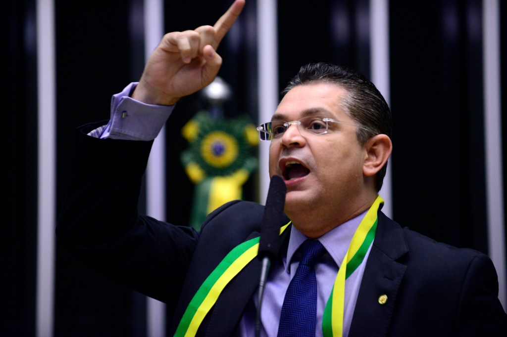 Sóstenes Cavalcante rebate declaração de Lula, e diz que governo é ‘sangue-suga’ do povo ao aumentar impostos