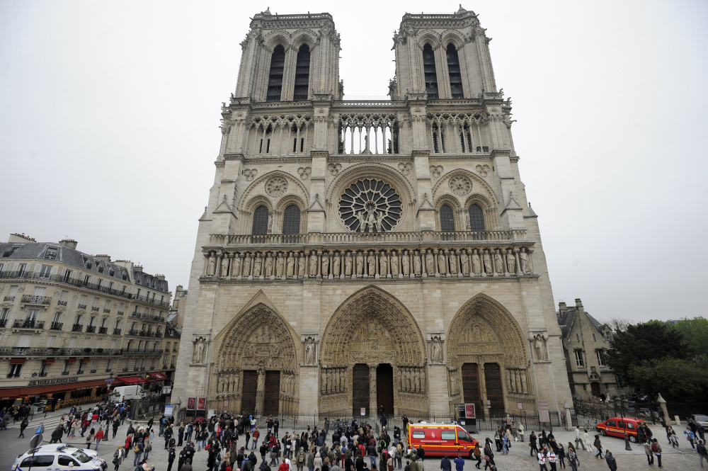 Seis anos após incêndio, Notre-Dame conclui a reinstalação de monumentos da agulha