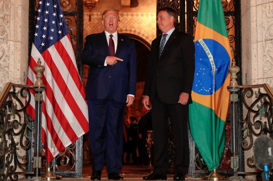 Jair Bolsonaro acompanhado do Senhor Presidente dos Estados Unidos Donald Trump, posam para fotografia