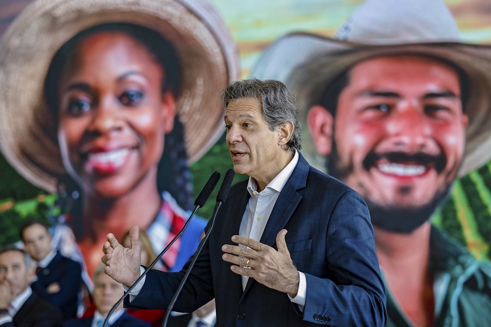Governo está reduzindo a carga tributária da nossa exportação por meio do IVA, afirma Haddad