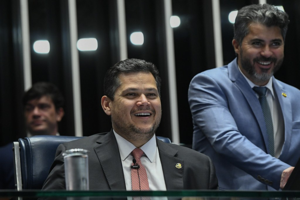 Alcolumbre rejeita pedido da oposição e mantém recesso parlamentar