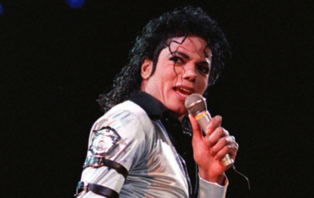 Meia de Michael Jackson é leiloada por quase R$ 40 mil | Jovem Pan