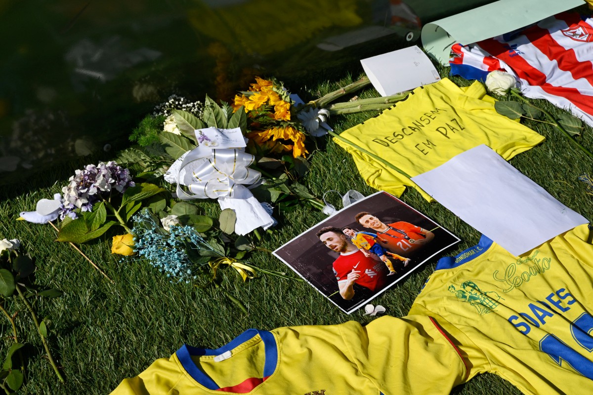 Familiares e amigos chegam a velório de Diogo Jota em cidade portuguesa