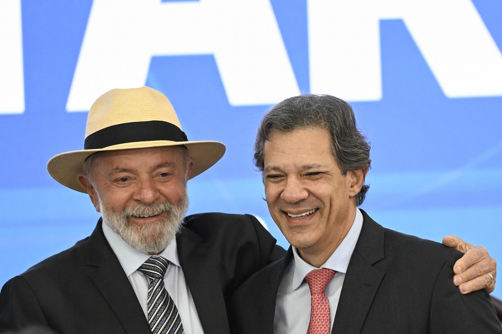Sucessão de erros: governo pode ficar sem IOF e sem isenção de IR