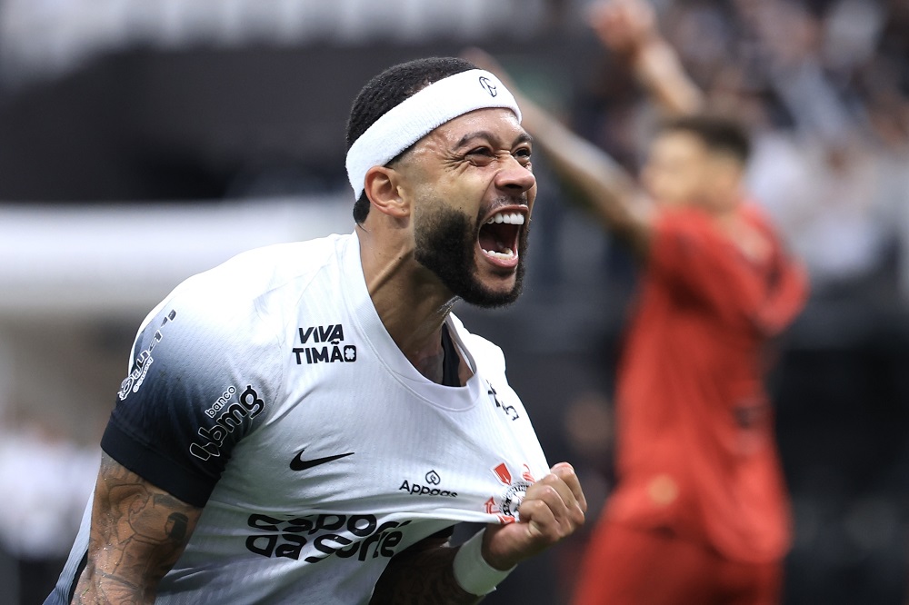 Memphis Depay faz 2 golaços e conduz o Corinthians à virada sobre o Sport no Brasileirão