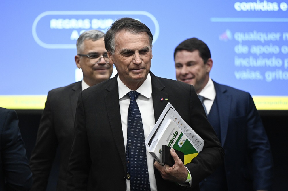 Bolsonaro reage antes de parecer da PGR: ‘Querem me destruir por completo’