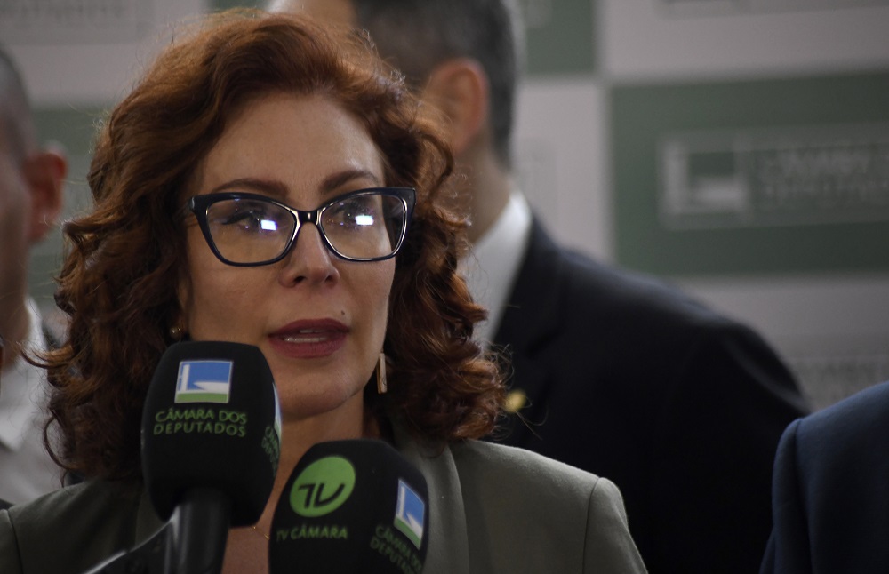 Carla Zambelli irá depor na Itália nesta sexta-feira