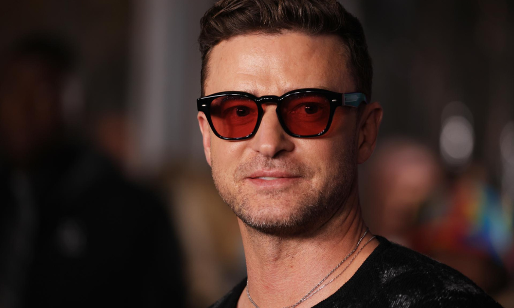 Foto de arquivo datada de 16 de novembro de 2023 do músico e ator americano Justin Timberlak posando no tapete vermelho antes de uma exibição especial de ‘Trolls Band Together’ no TCL Chinese Theatre em Los Angeles, Califórnia (Estados Unidos). O cantor Justin Timberlake foi detido nas últimas horas em Long Island (Nova Iorque) por conduzir sob o efeito de drogas, segundo informaram esta terça-feira vários meios de comunicação locais.