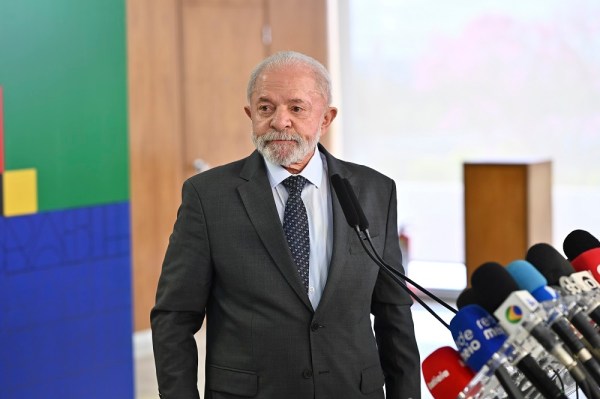 Lula vai ao G7 com expectativa de negociar tarifa dos EUA e veto à carne pela UE