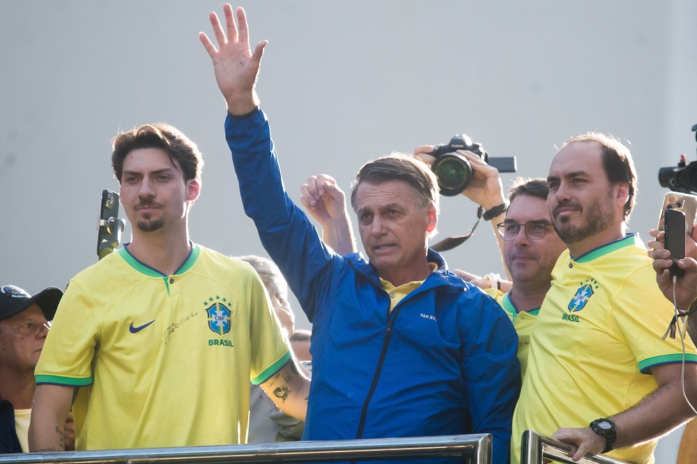 Bolsonaro cancela agendas públicas e deve ficar um mês em repouso absoluto