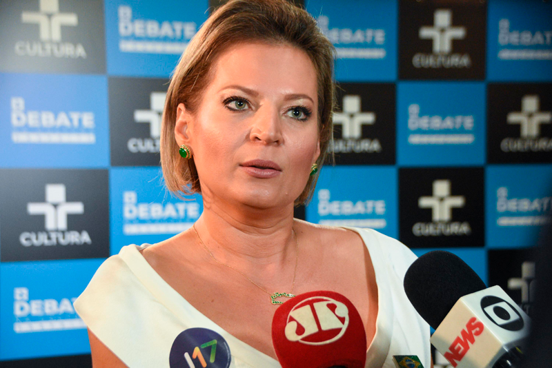 Deputada em coletiva