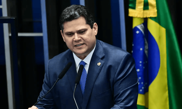 Congresso não admite ingerência em Poderes do Brasil, diz Alcolumbre