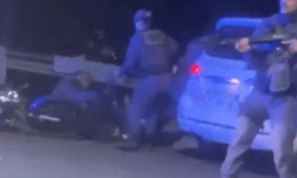 PMs são flagrados agredindo motoboy na Zona Leste de São Paulo