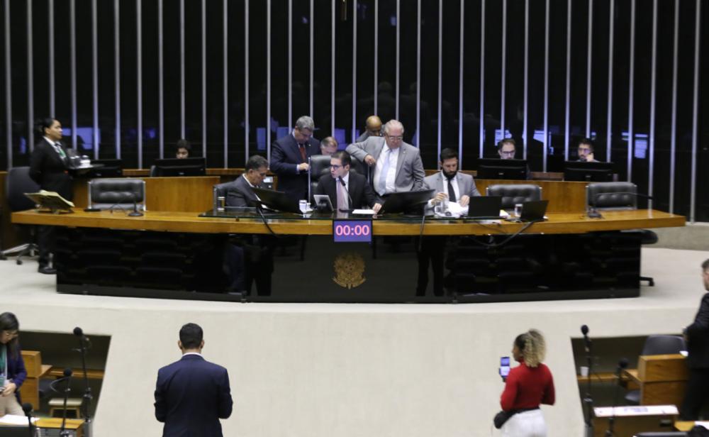 Câmara aprova urgência para projeto que corta em 10% benefícios fiscais federais